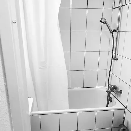דירה Studio, 3 Min Walk To Hb Main Station Leon - Self Checkin - New *